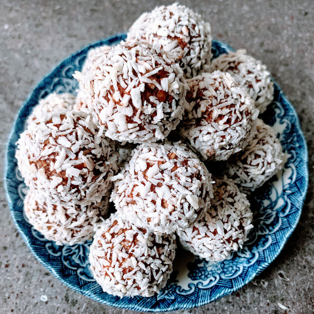 Chokladbollar rullade i kokos